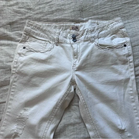 Mudd White Distressed Jeans Women's Capris Size 13 - Picture 3 of 6